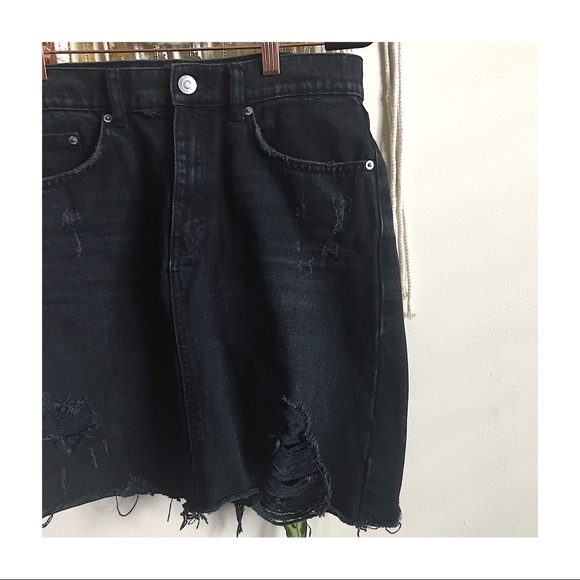 Zara Distressed Black Denim Midi Skirt - Picture 3 of 4